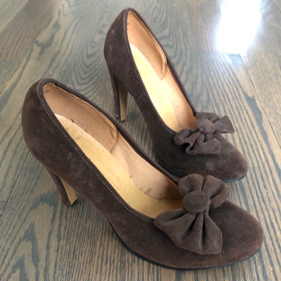 Brown Vintage Heels with Bow, Size 8 - Picture 1 of 4